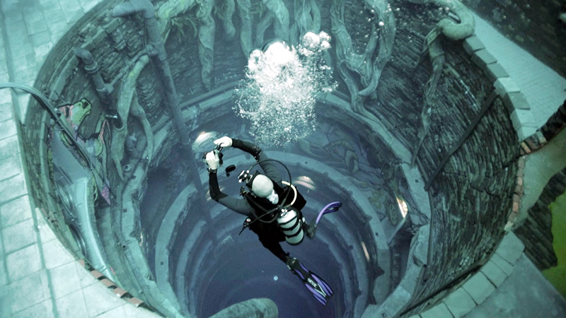 Discover the World's Deepest Swimming Pool in Dubai - Deep Dive Dubai
