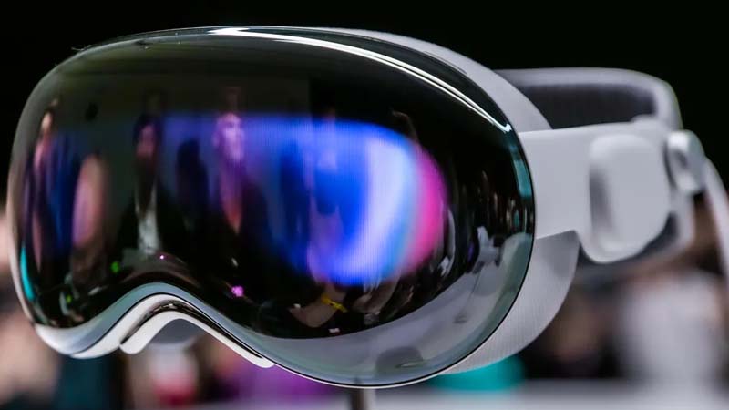 Apple Vision Pro Review: A Glimpse into the Future of AR