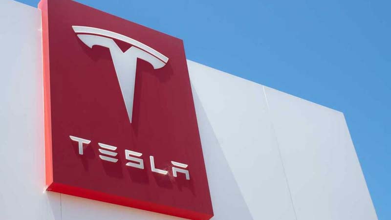 Tesla Faces Turbulent Times : $350 Billion Stock Slide Dampens Investor Sentiment